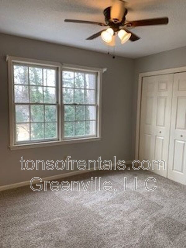 Elegant and spacious home in great area of Taylors SC! property image