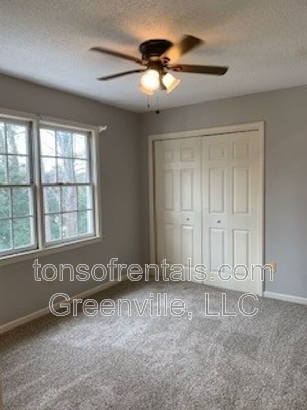 Elegant and spacious home in great area of Taylors SC! property image