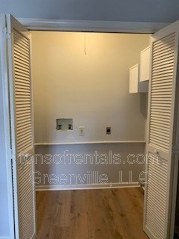 Elegant and spacious home in great area of Taylors SC! property image