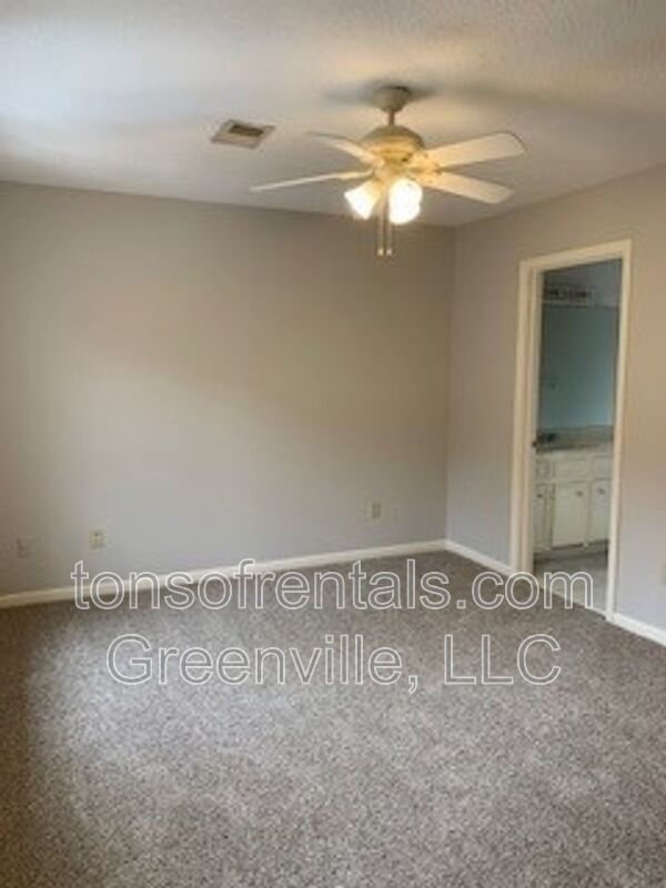 Elegant and spacious home in great area of Taylors SC! property image