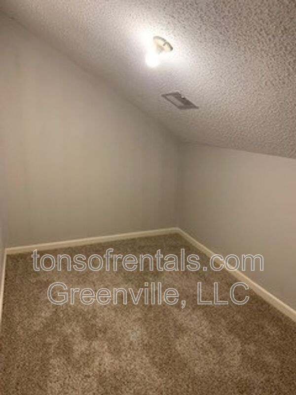 Elegant and spacious home in great area of Taylors SC! property image