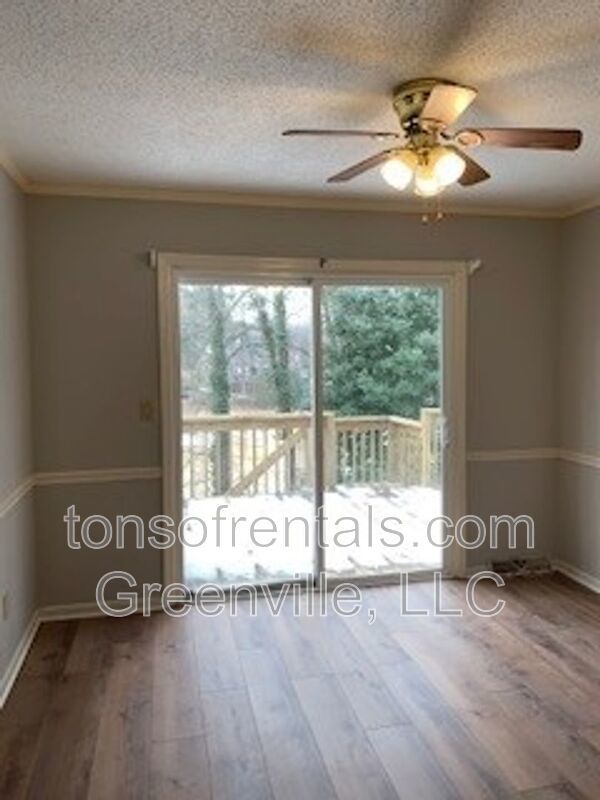 Elegant and spacious home in great area of Taylors SC! property image