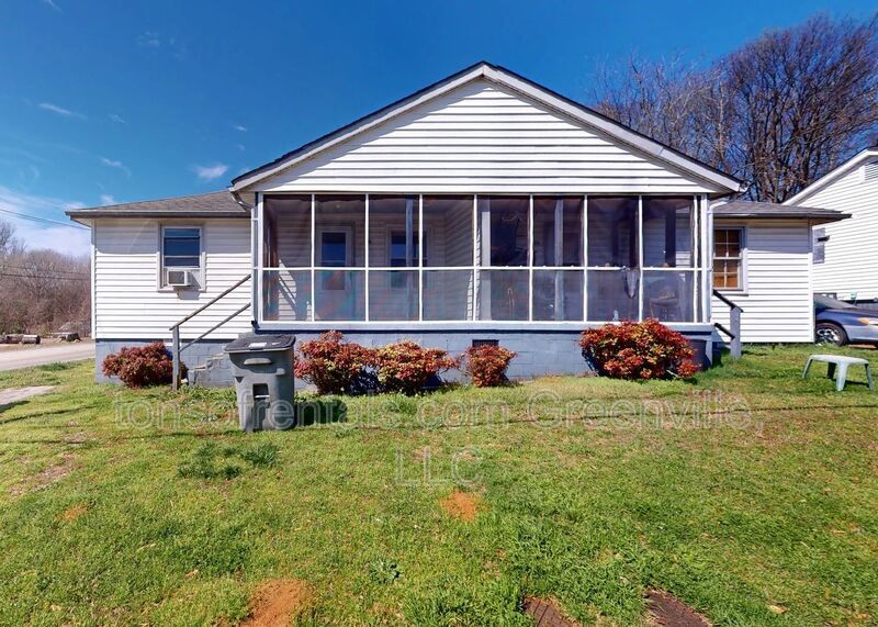 Nice 2 bedroom, 1 bath duplex property image