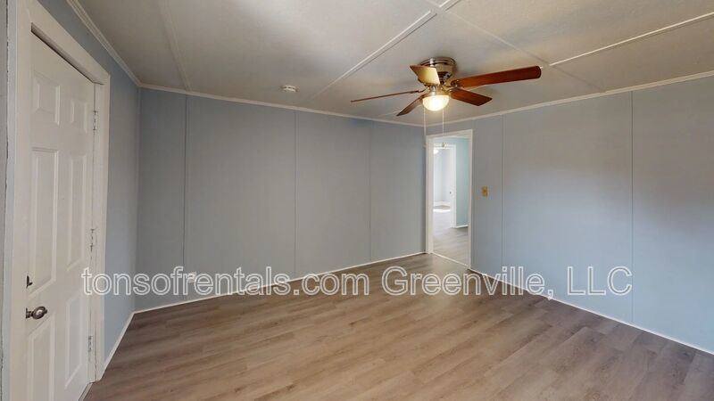 Nice 2 bedroom, 1 bath duplex property image