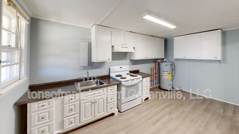 Nice 2 bedroom, 1 bath duplex property image