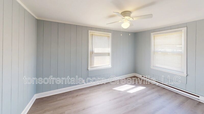 Nice 2 bedroom, 1 bath duplex property image