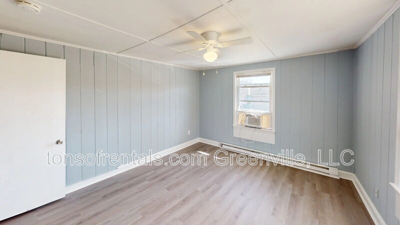 Nice 2 bedroom, 1 bath duplex property image