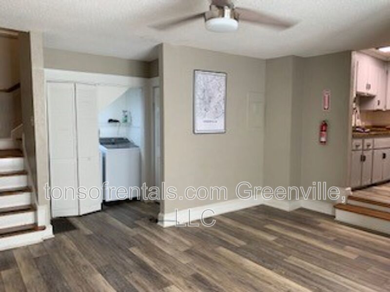 Neat 1 bedroom 2 bath home close to downtown Greenville SC! property image