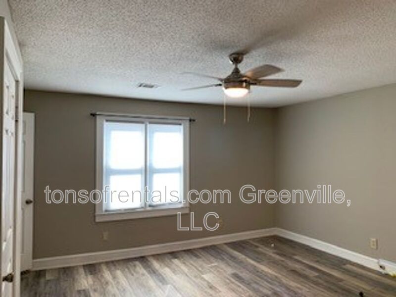 Neat 1 bedroom 2 bath home close to downtown Greenville SC! property image