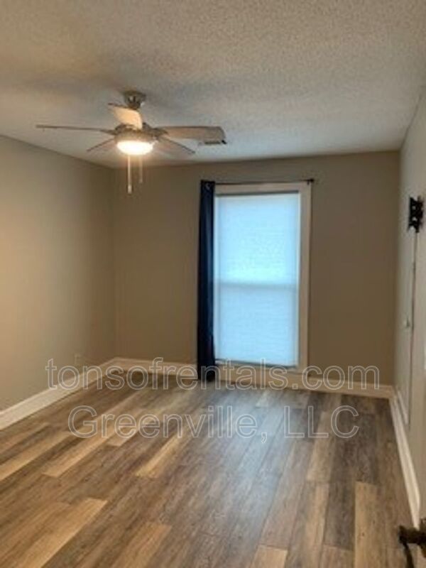 Neat 1 bedroom 2 bath home close to downtown Greenville SC! property image