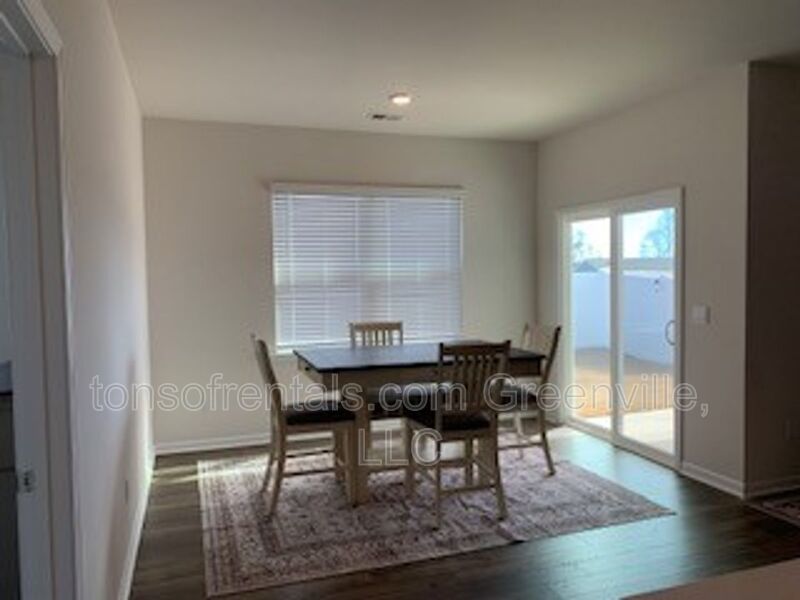 Beautiful furnished home in a great neighborhood filled with amenities! property image