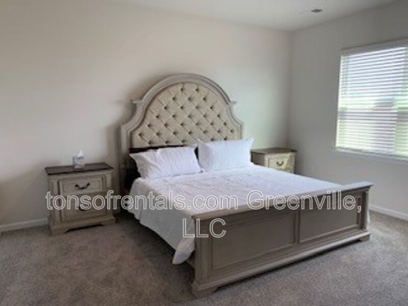 Beautiful furnished home in a great neighborhood filled with amenities! property image