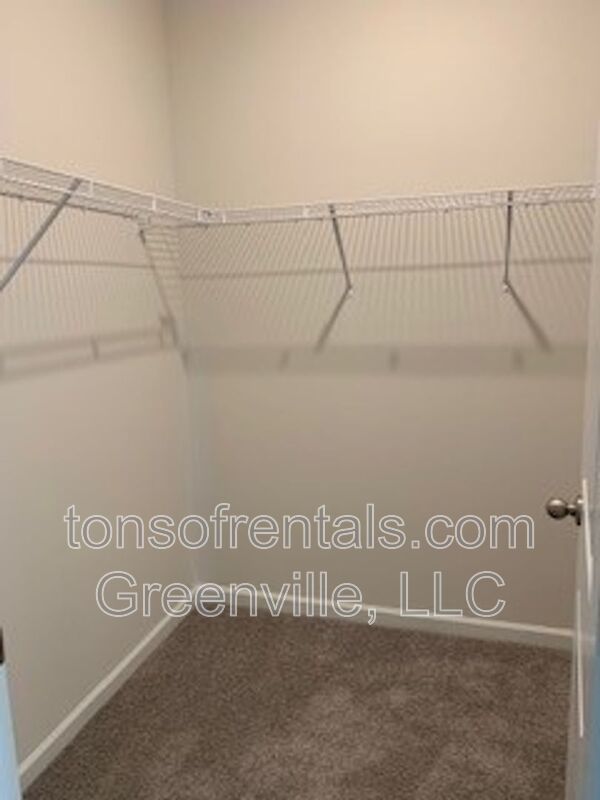 Beautiful furnished home in a great neighborhood filled with amenities! property image