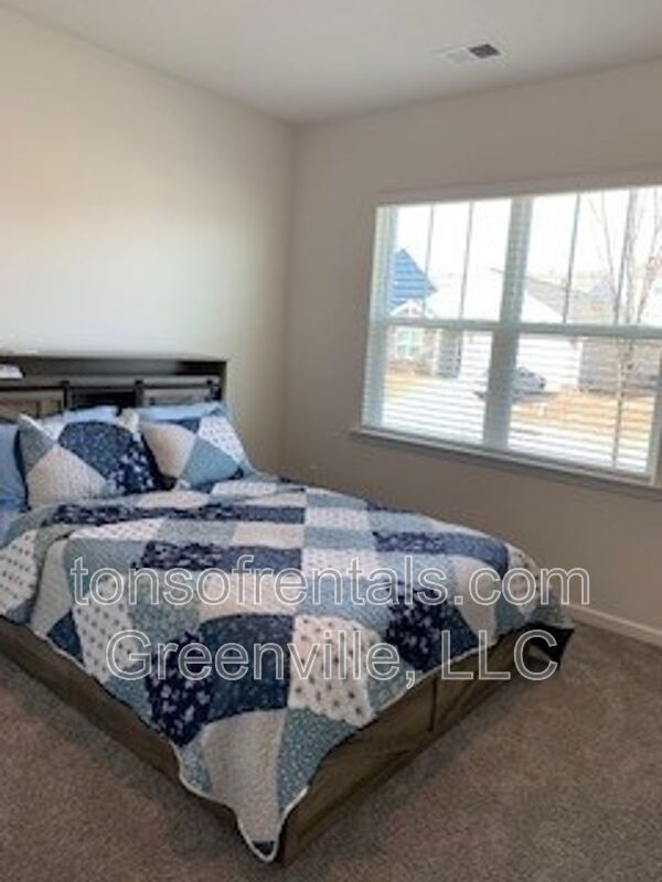 Beautiful furnished home in a great neighborhood filled with amenities! property image