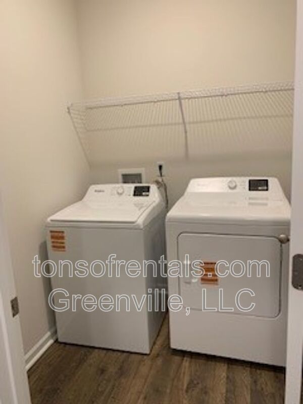 Beautiful furnished home in a great neighborhood filled with amenities! property image