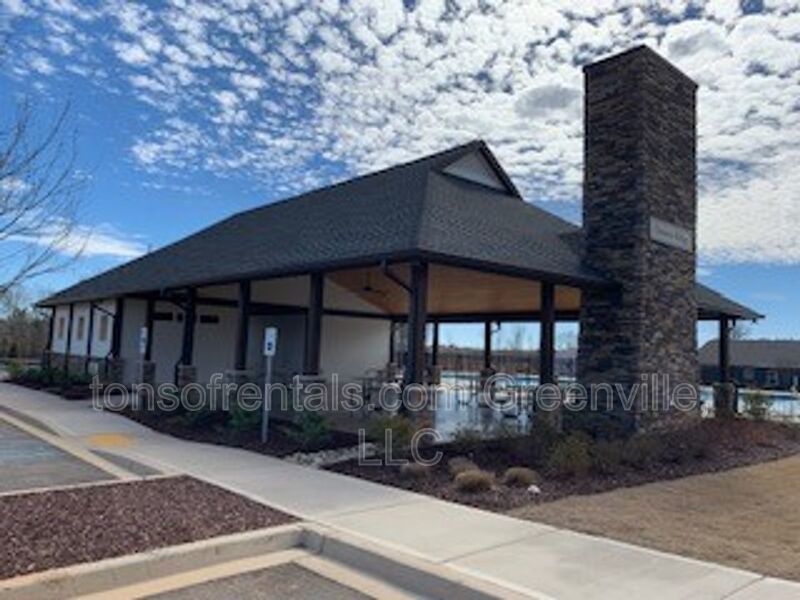 Beautiful furnished home in a great neighborhood filled with amenities! property image