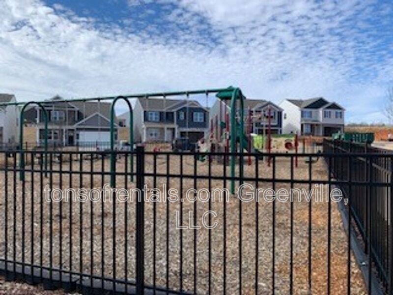 Beautiful furnished home in a great neighborhood filled with amenities! property image