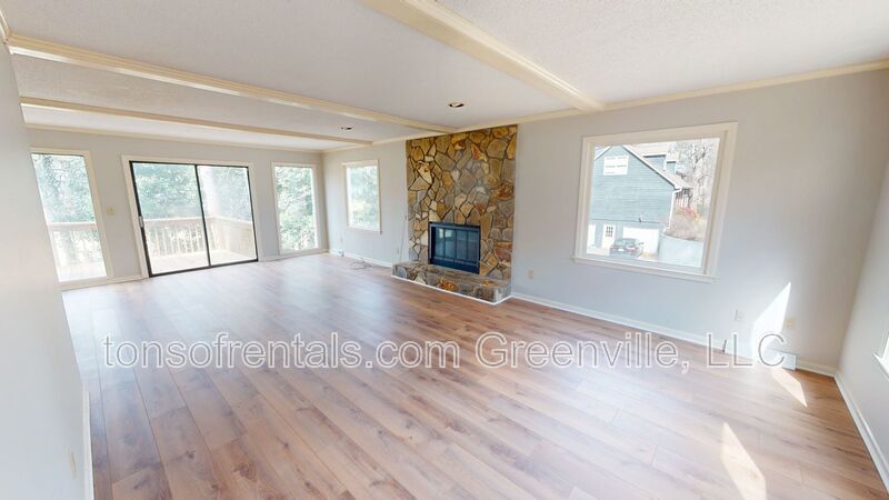 Elegant and spacious home in great area of Taylors SC! property image