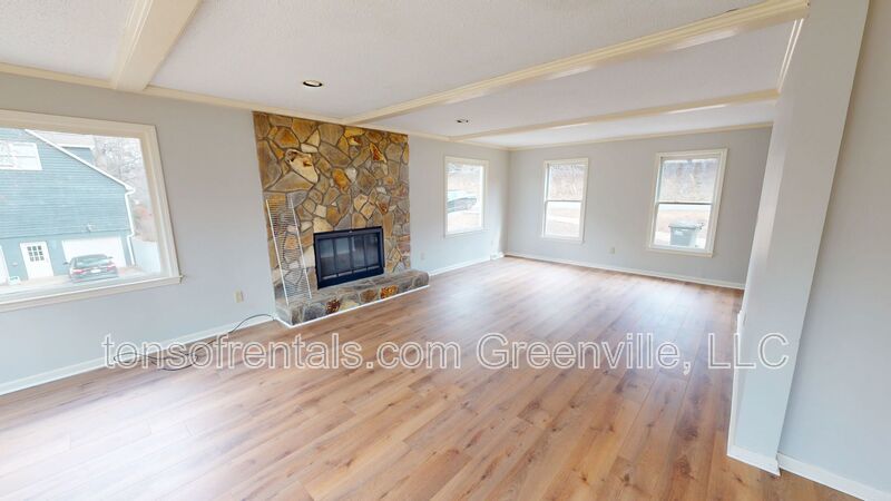 Elegant and spacious home in great area of Taylors SC! property image