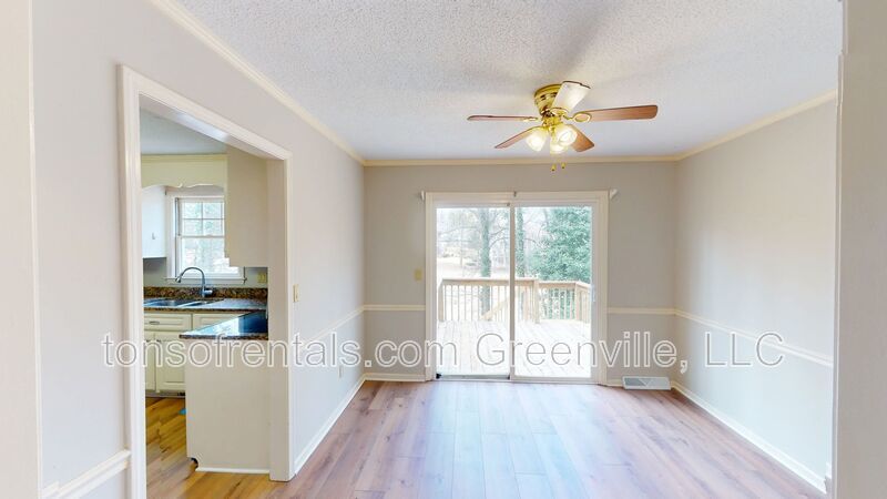 Elegant and spacious home in great area of Taylors SC! property image