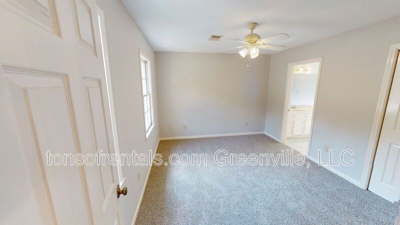Elegant and spacious home in great area of Taylors SC! property image