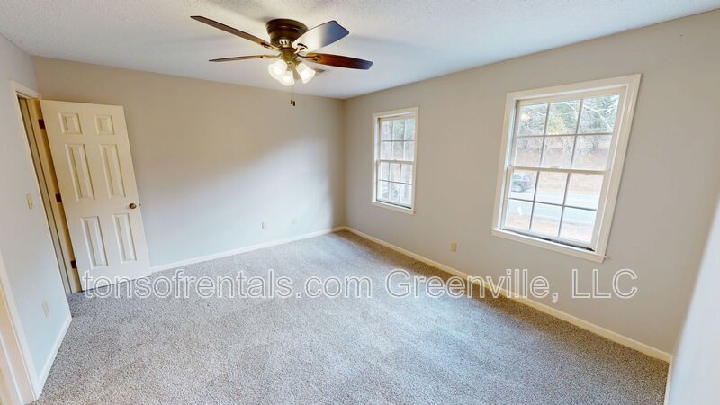 Elegant and spacious home in great area of Taylors SC! property image