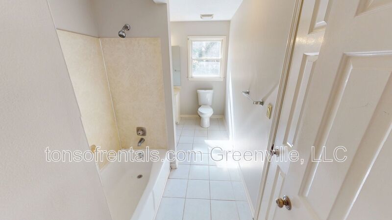 Elegant and spacious home in great area of Taylors SC! property image