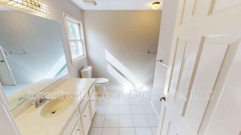 Elegant and spacious home in great area of Taylors SC! property image