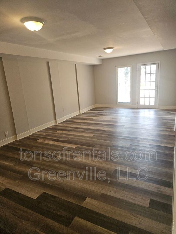 Elegant and spacious home in great area of Taylors SC! property image