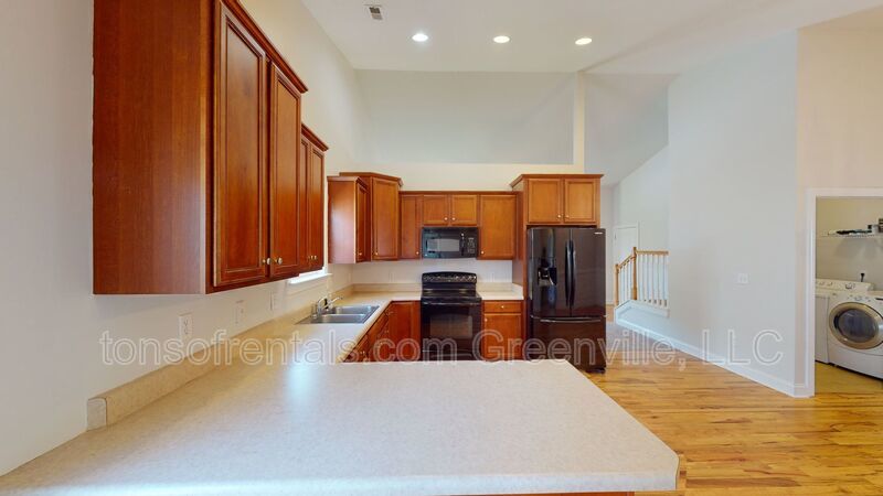 Absolutely Stunning and Spacious! property image