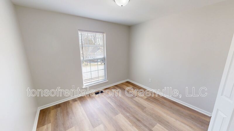 Renovated 3 bedroom, 2 bath home in Simpsonville property image