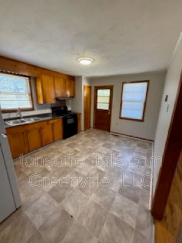 Spacious and renovated home in great location of Spartanburg SC! property image