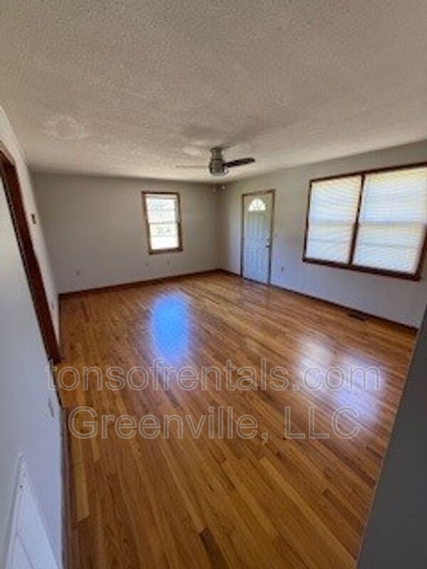 Spacious and renovated home in great location of Spartanburg SC! property image