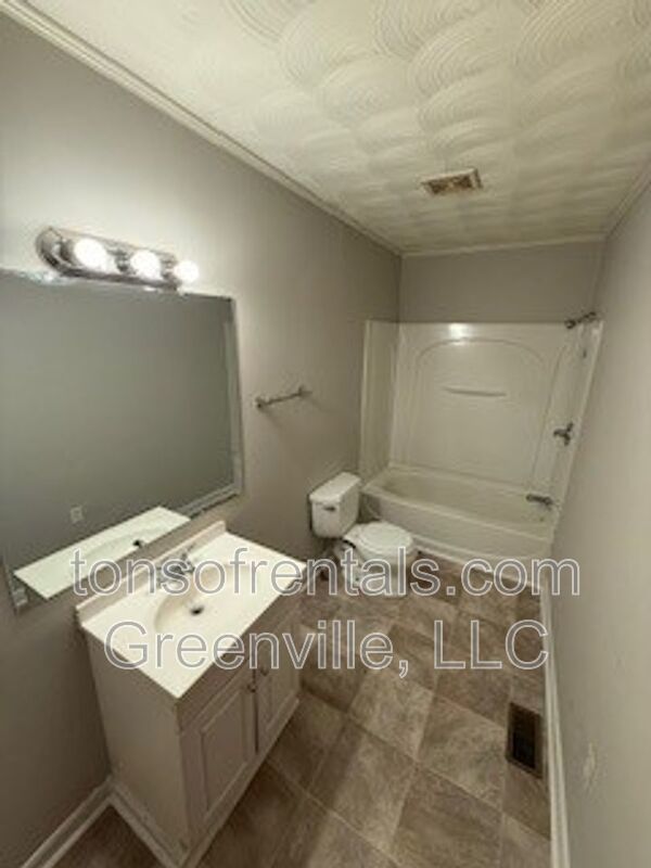 Spacious and renovated home in great location of Spartanburg SC! property image