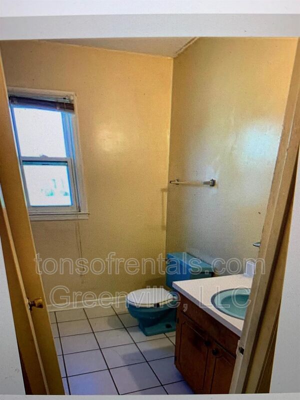 Cute 1 bedroom 1 bath in triplex of Wellford SC! property image