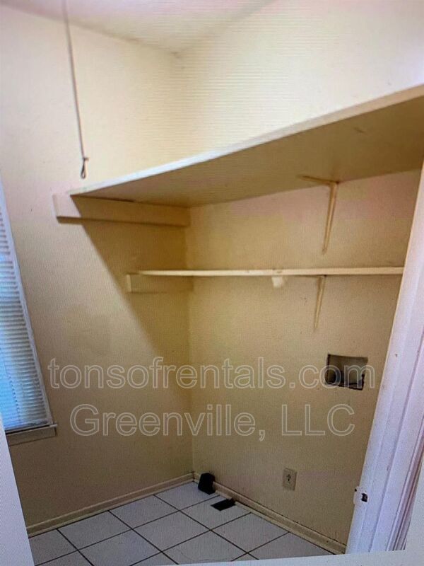 Cute 1 bedroom 1 bath in triplex of Wellford SC! property image