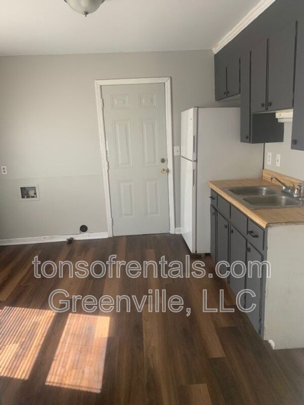 2 bedroom duplex in Greenville property image