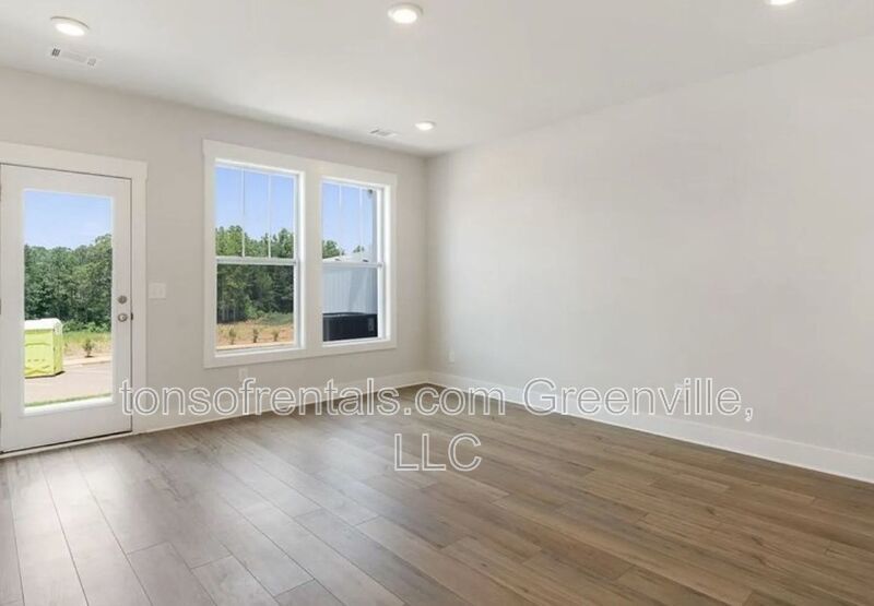 Beautiful 4 bedroom, 4.5 bath townhome in Drayton Mills property image