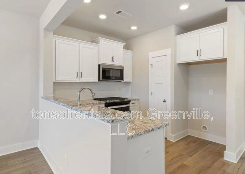Beautiful 4 bedroom, 4.5 bath townhome in Drayton Mills property image