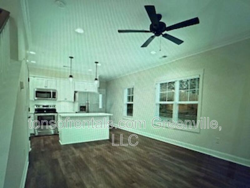 Beautiful home one side of a duplex in excellent location of Greenville SC! property image