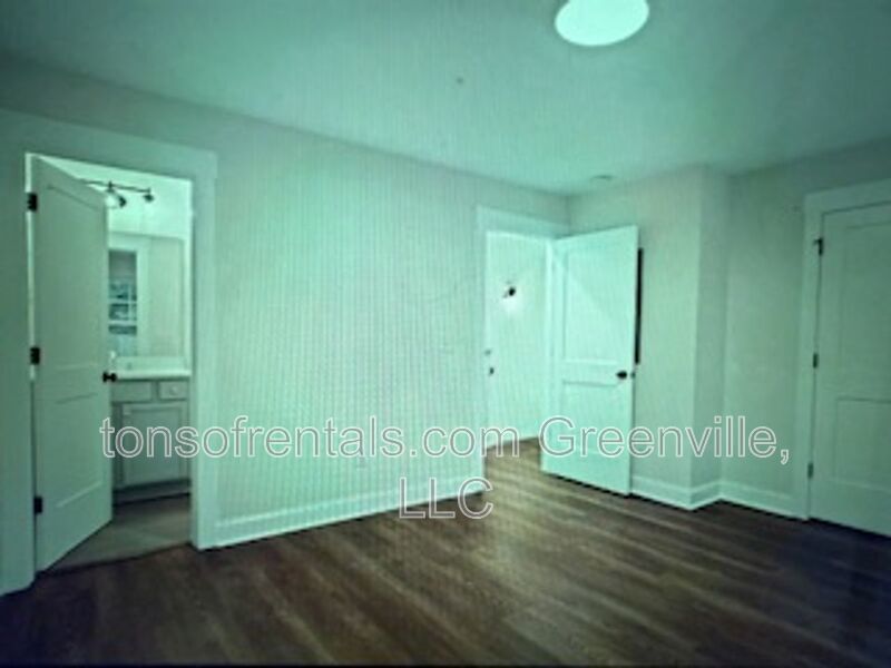 Beautiful home one side of a duplex in excellent location of Greenville SC! property image