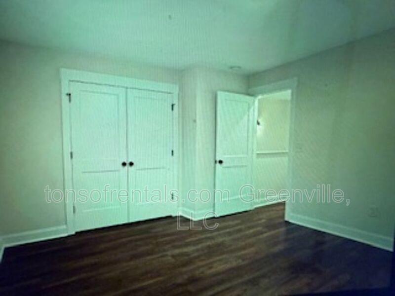 Beautiful home one side of a duplex in excellent location of Greenville SC! property image