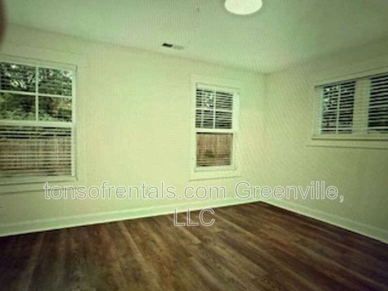 Beautiful home one side of a duplex in excellent location of Greenville SC! property image