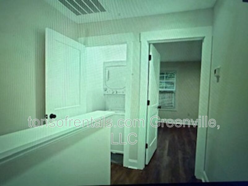 Beautiful home one side of a duplex in excellent location of Greenville SC! property image