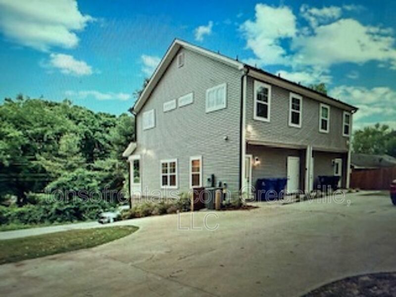 Beautiful home one side of a duplex in excellent location of Greenville SC! property image