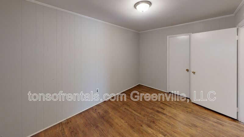 2 bedroom 1 bath duplex in Greenville property image