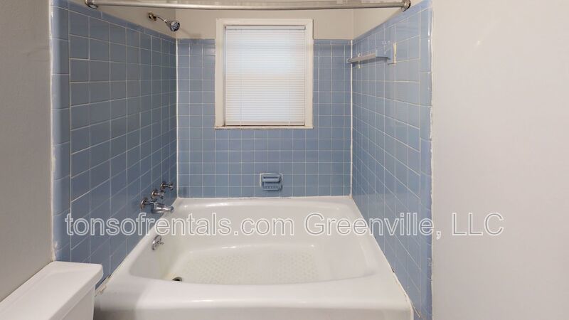 2 bedroom 1 bath duplex in Greenville property image