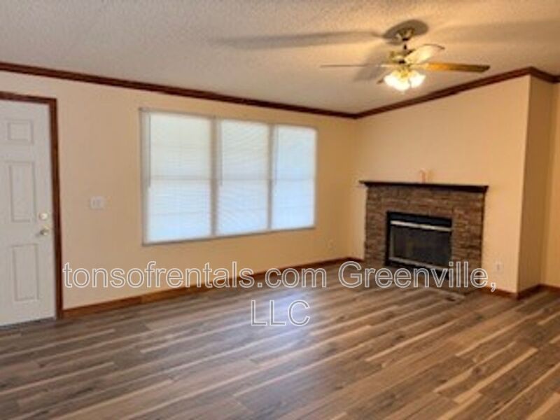 Super spacious home in a great location of Fountain Inn SC! property image