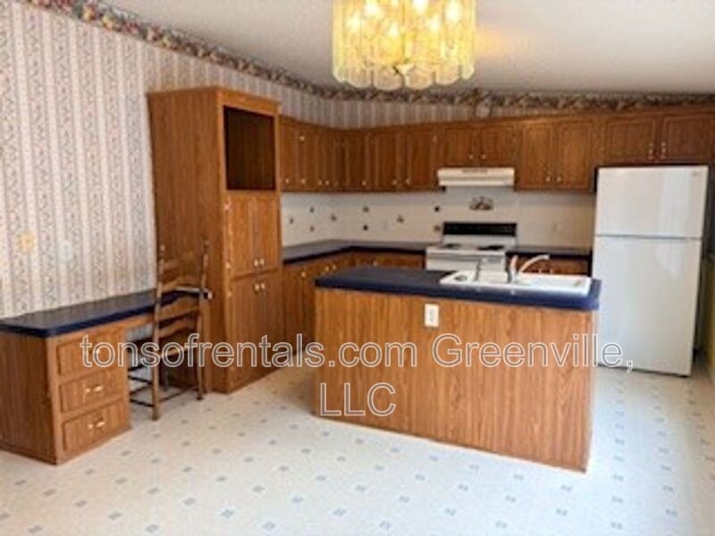 Super spacious home in a great location of Fountain Inn SC! property image