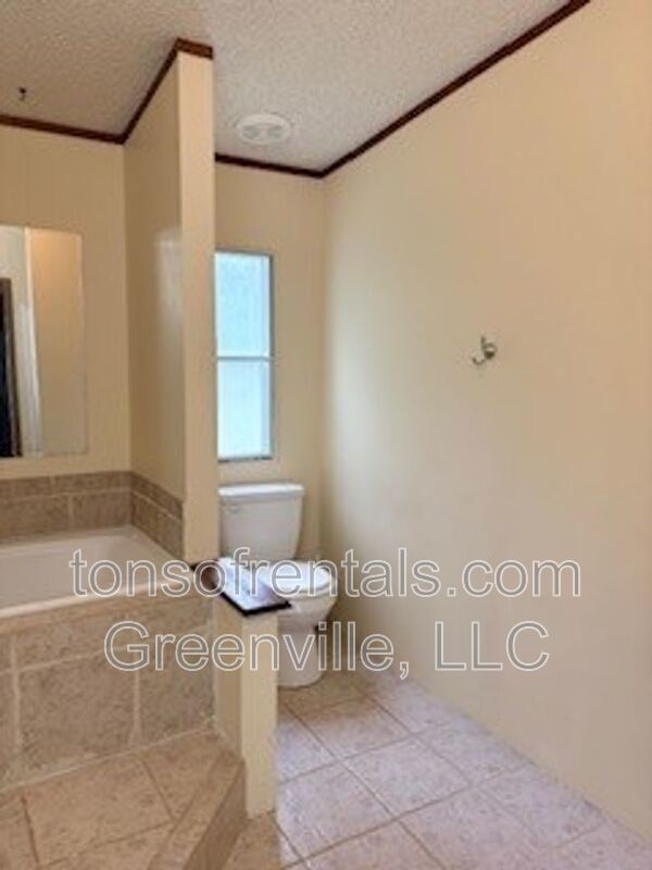 Super spacious home in a great location of Fountain Inn SC! property image